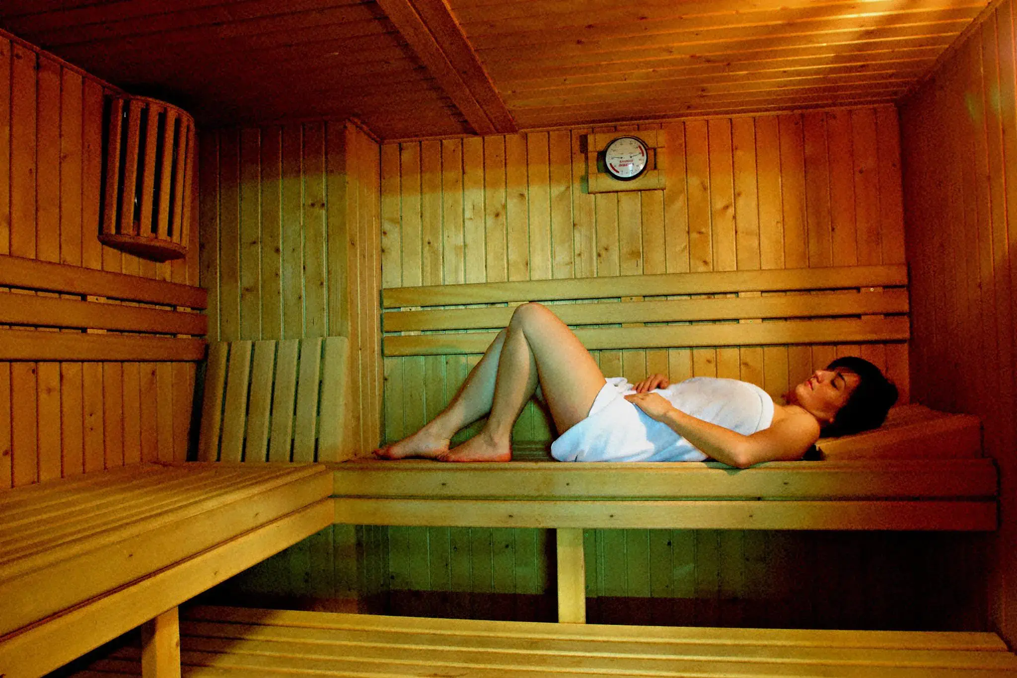 person enjoying the sauna of the thermal spa - Hotel Roc Blanc