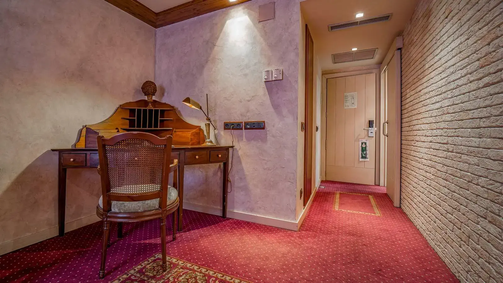 desk and red carpet room - suite-roc blanc hotel & spa andorra