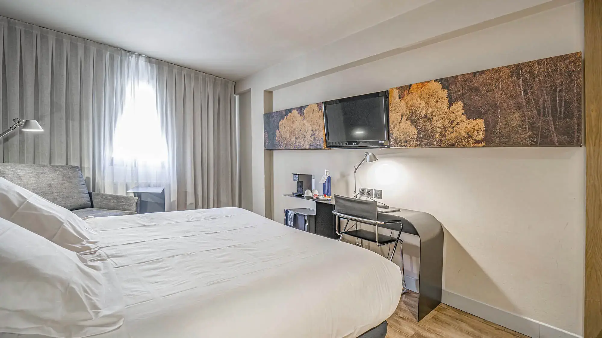 double room with double bed, desk and big tv - classic room- roc blanc hotel & spa andorra
