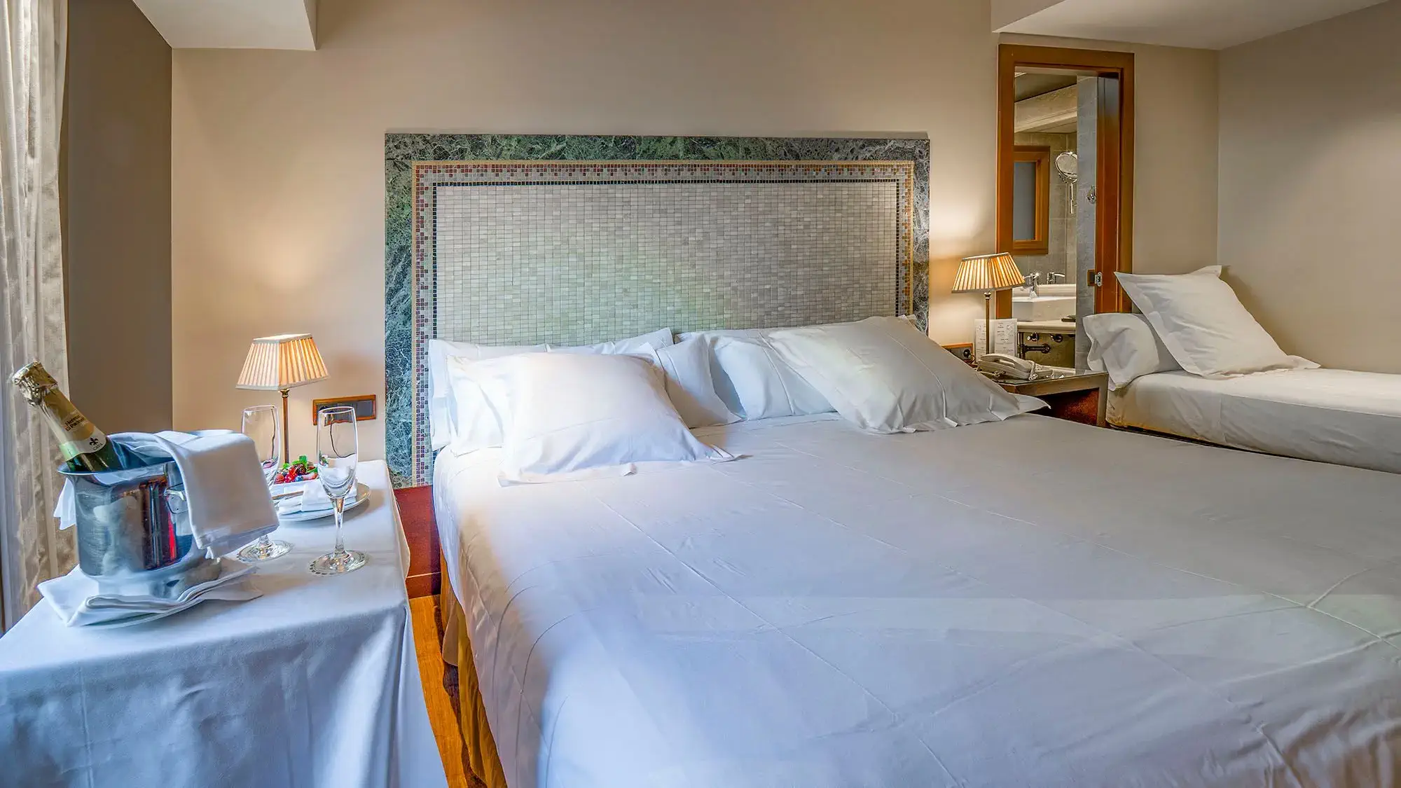 habitación doble con tercera cama opcional - roc blanc hotel & spa andorra