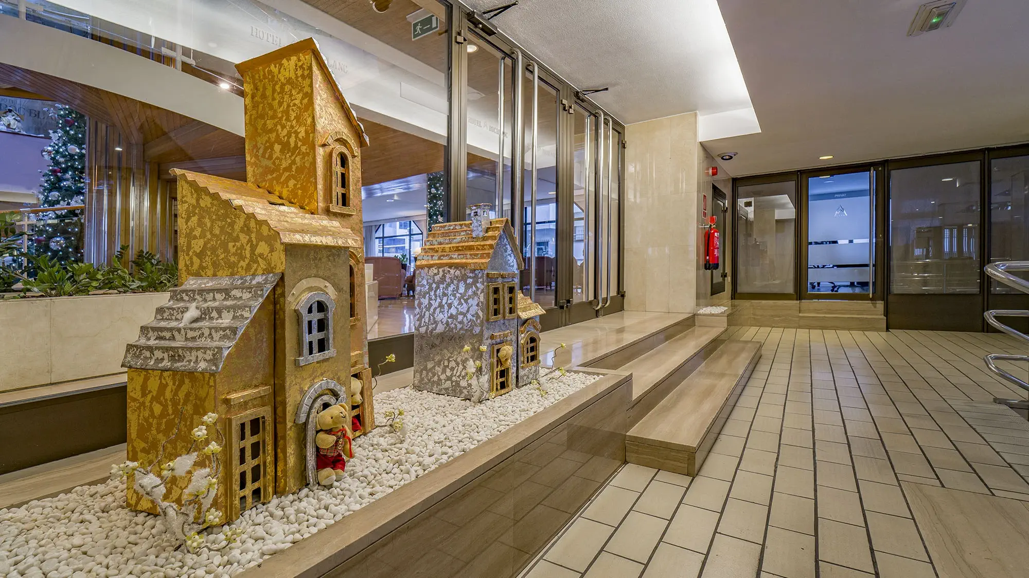entrance of the hotel with decoration - roc blanc hotel & spa andorra