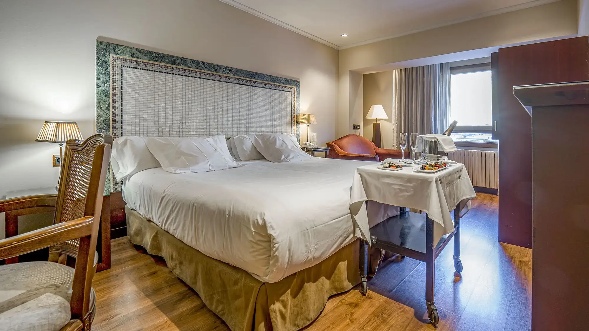 spacious double room with double bed, roomservice and sitting area - deluxe room- roc blanc hotel & spa andorra